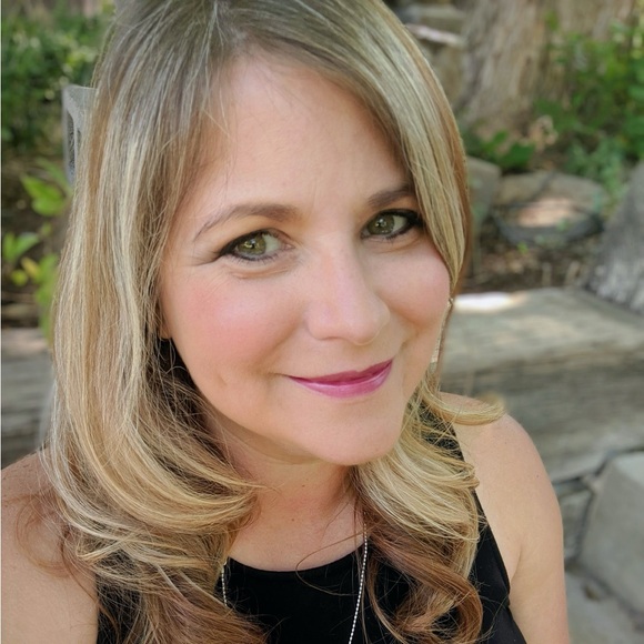 Meet your Posher, Sarah - Picture 2 of 5